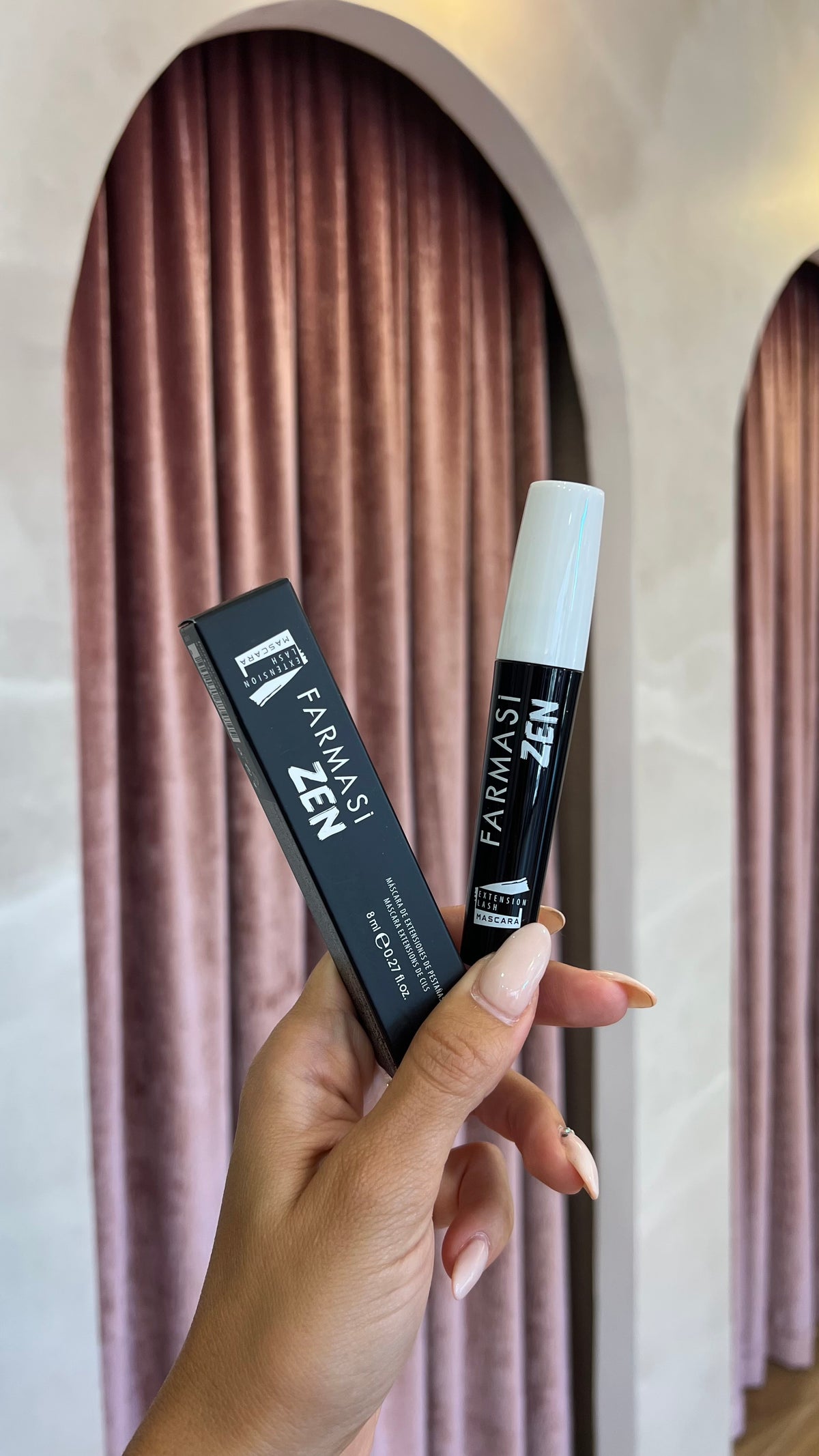 Máscara Efecto Pestañas Postizas (Línea Dermatológica)