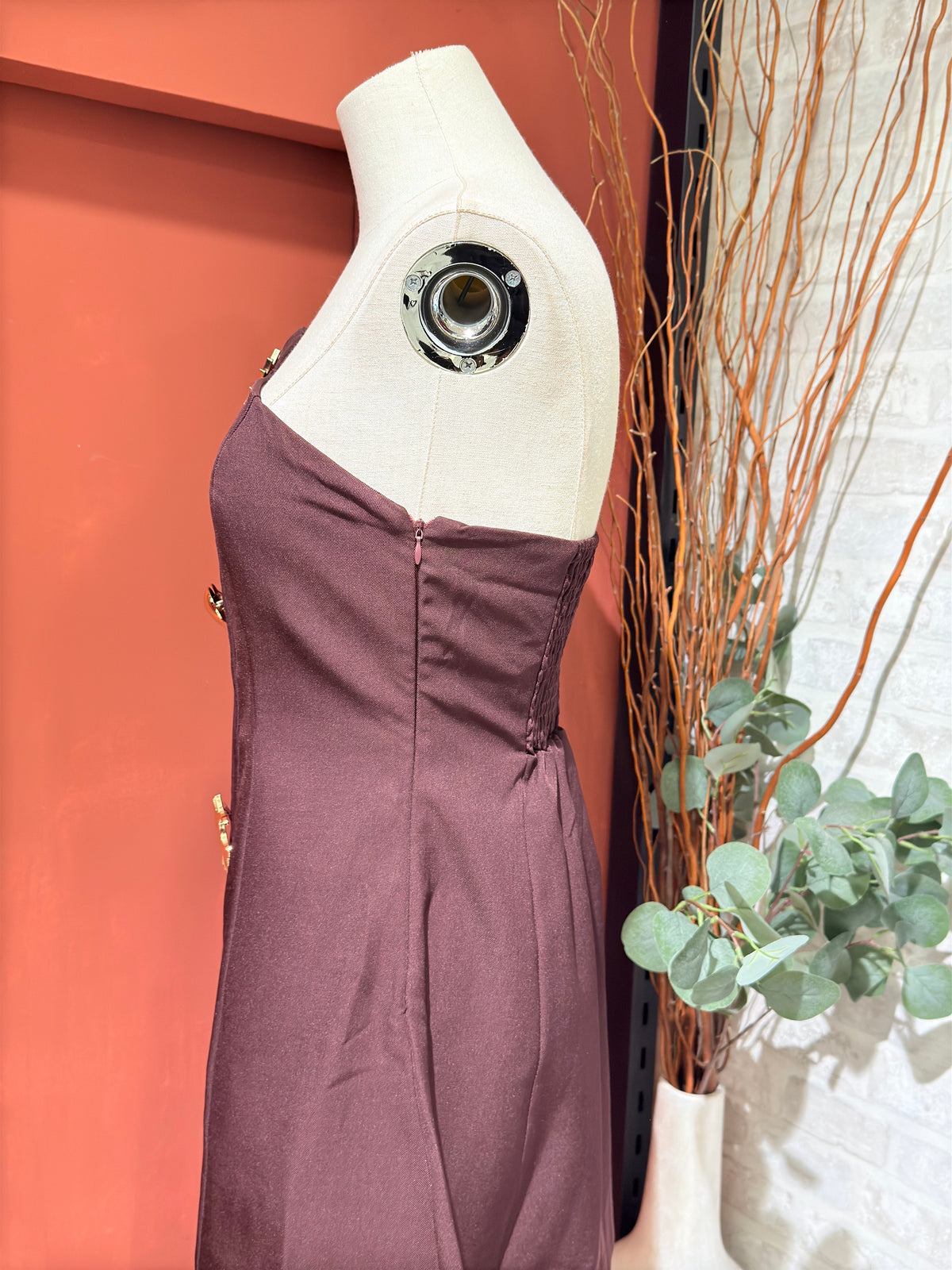 Vestido Asimétrico Botones Oro Chocolate