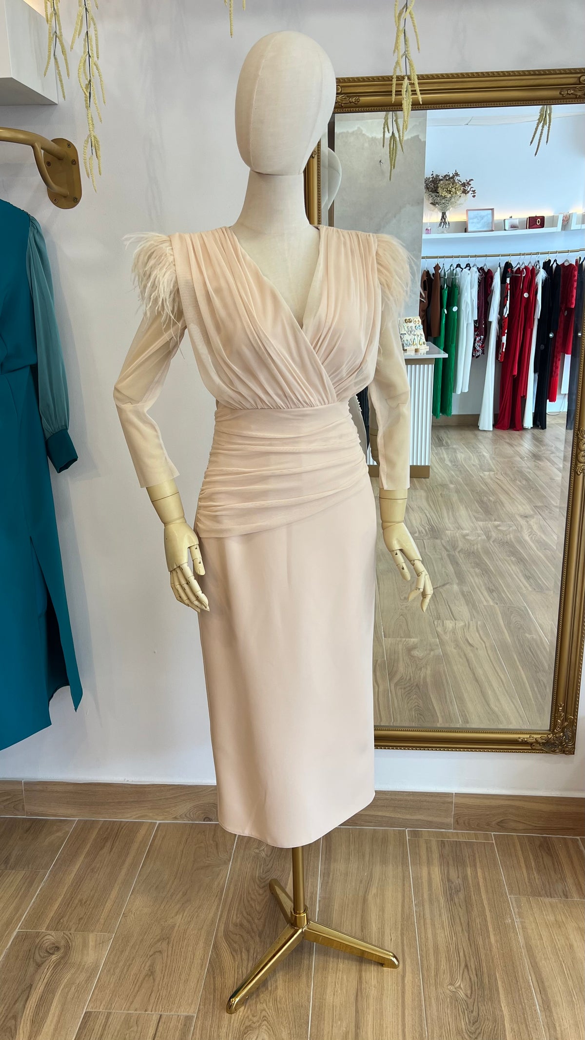 Vestido Leonor Beige “Made in Spain” Escote V