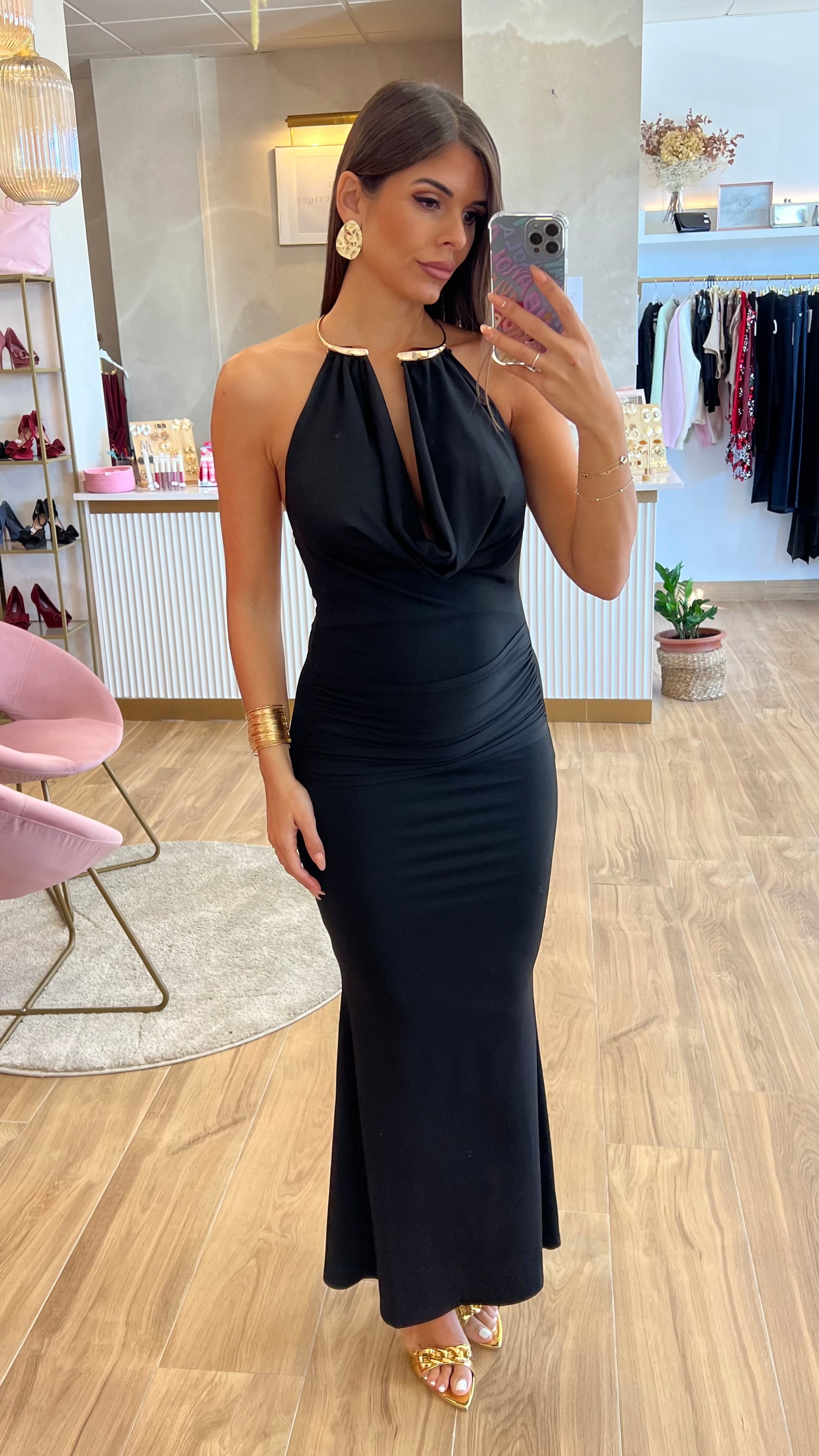 Vestido Cuello Oro Frunce Negro