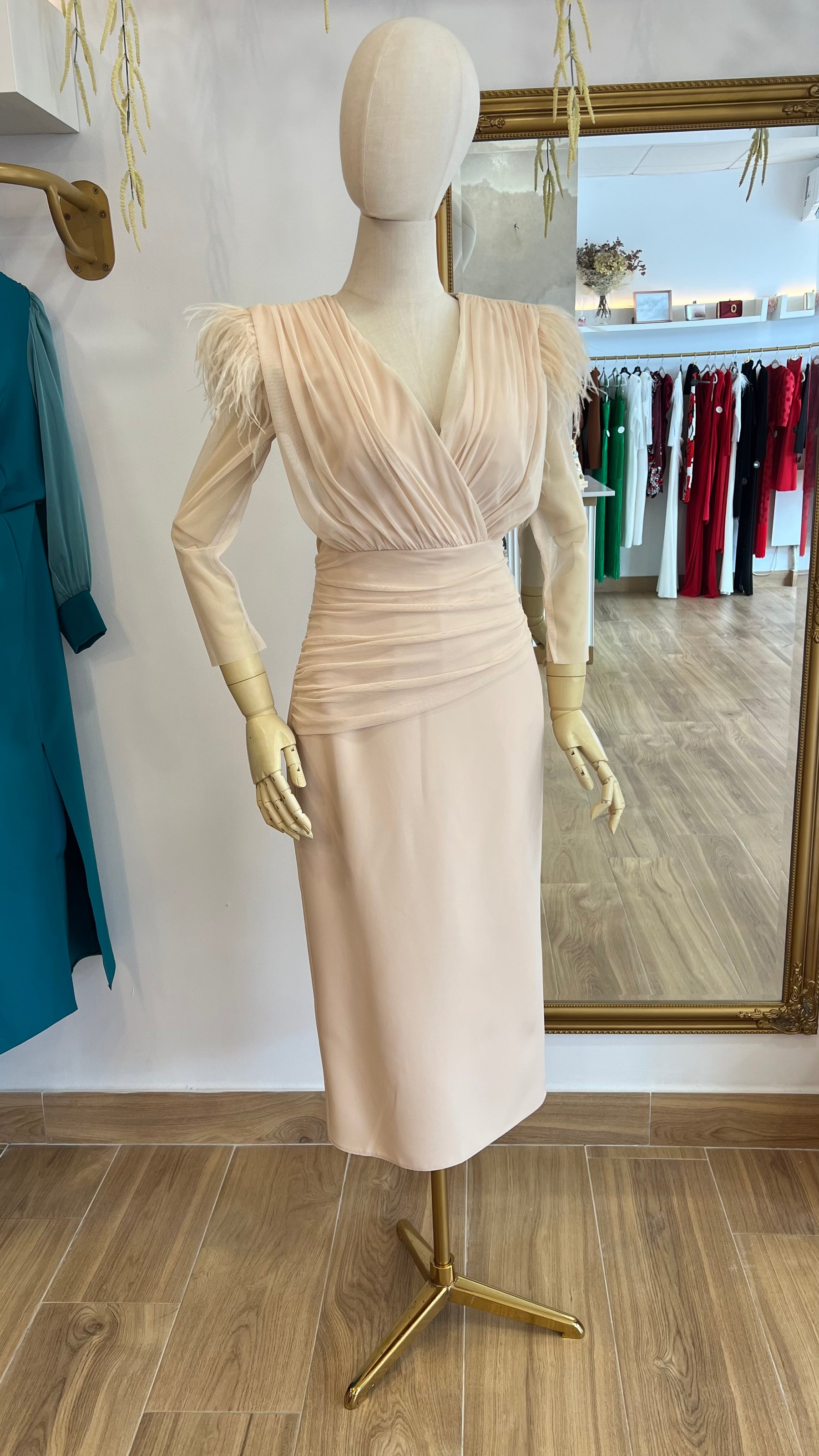 Vestido Leonor Beige “Made in Spain” Escote V