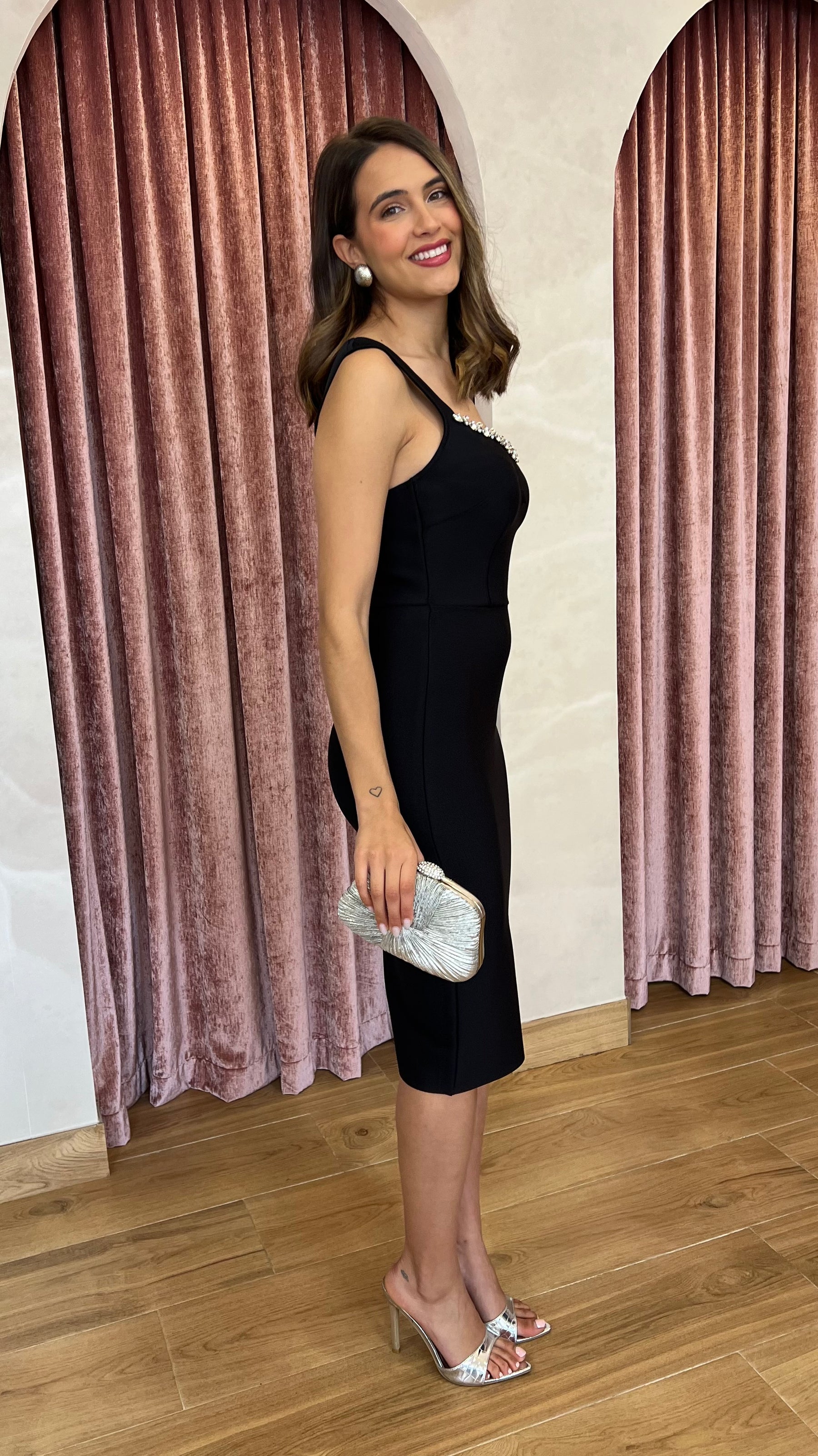 Vestido Bandage Negro Escote Joya