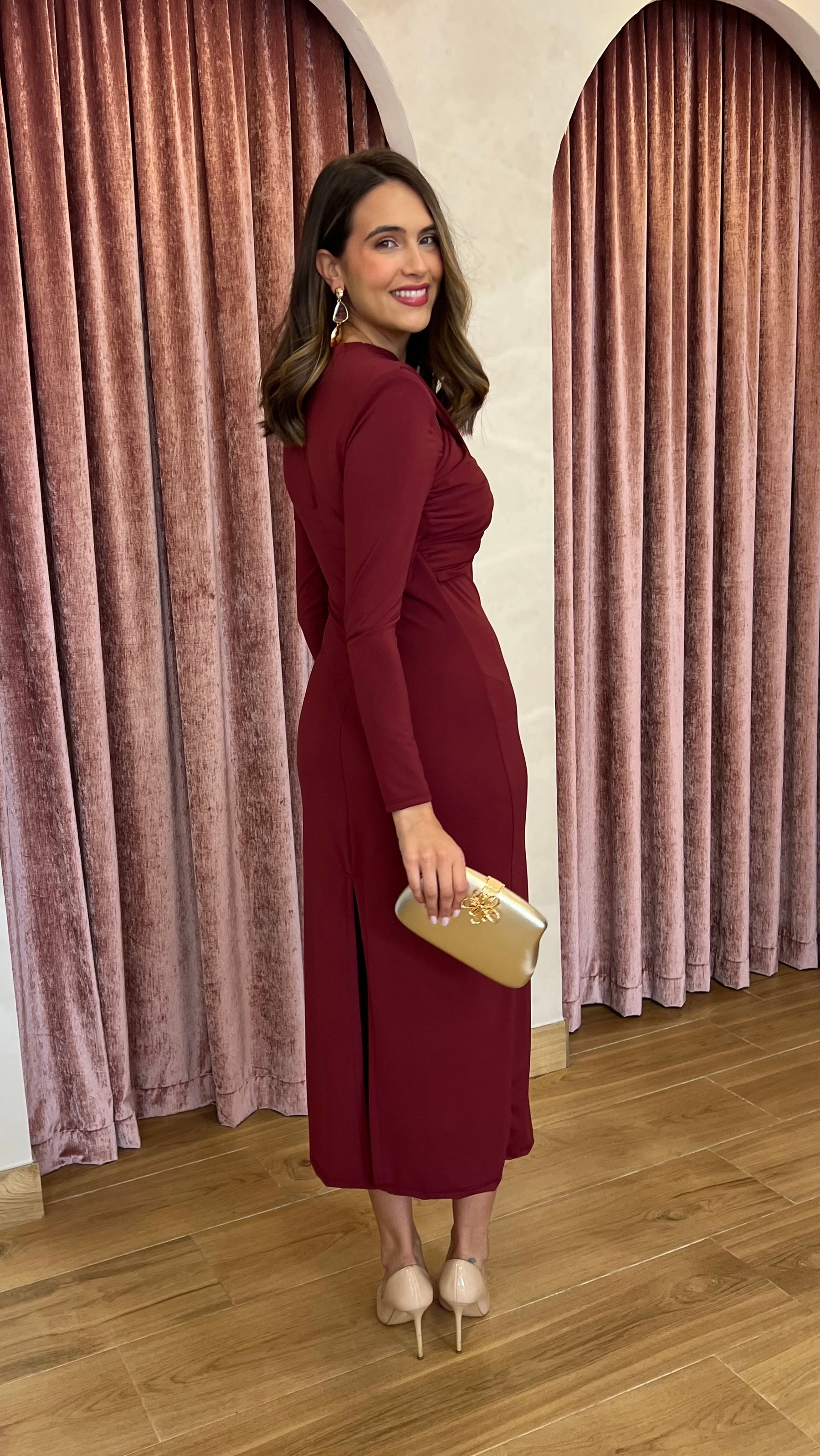 Vestido Midi Drapeado Burdeos