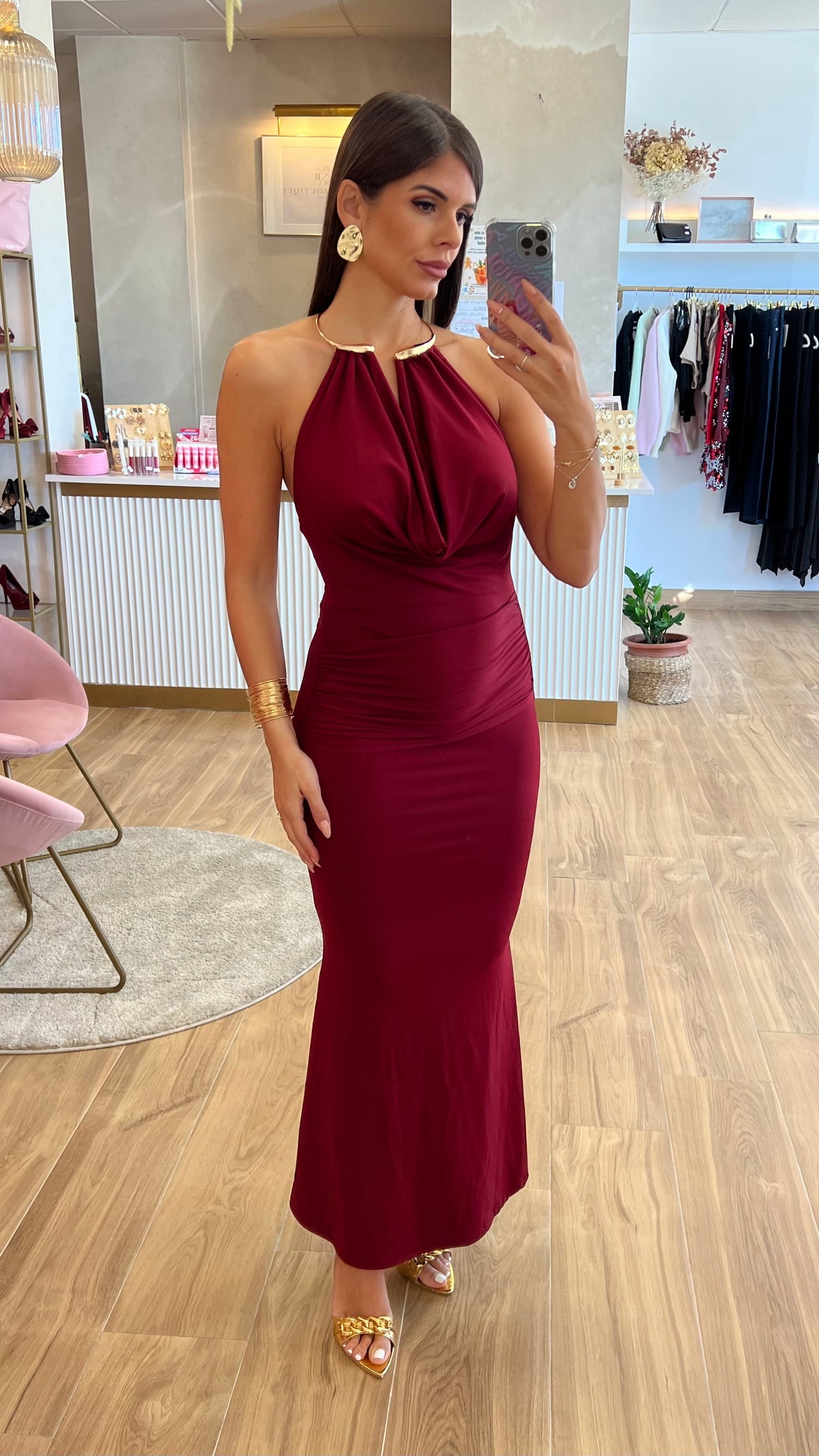 Vestido Cuello Oro Frunce Burdeos