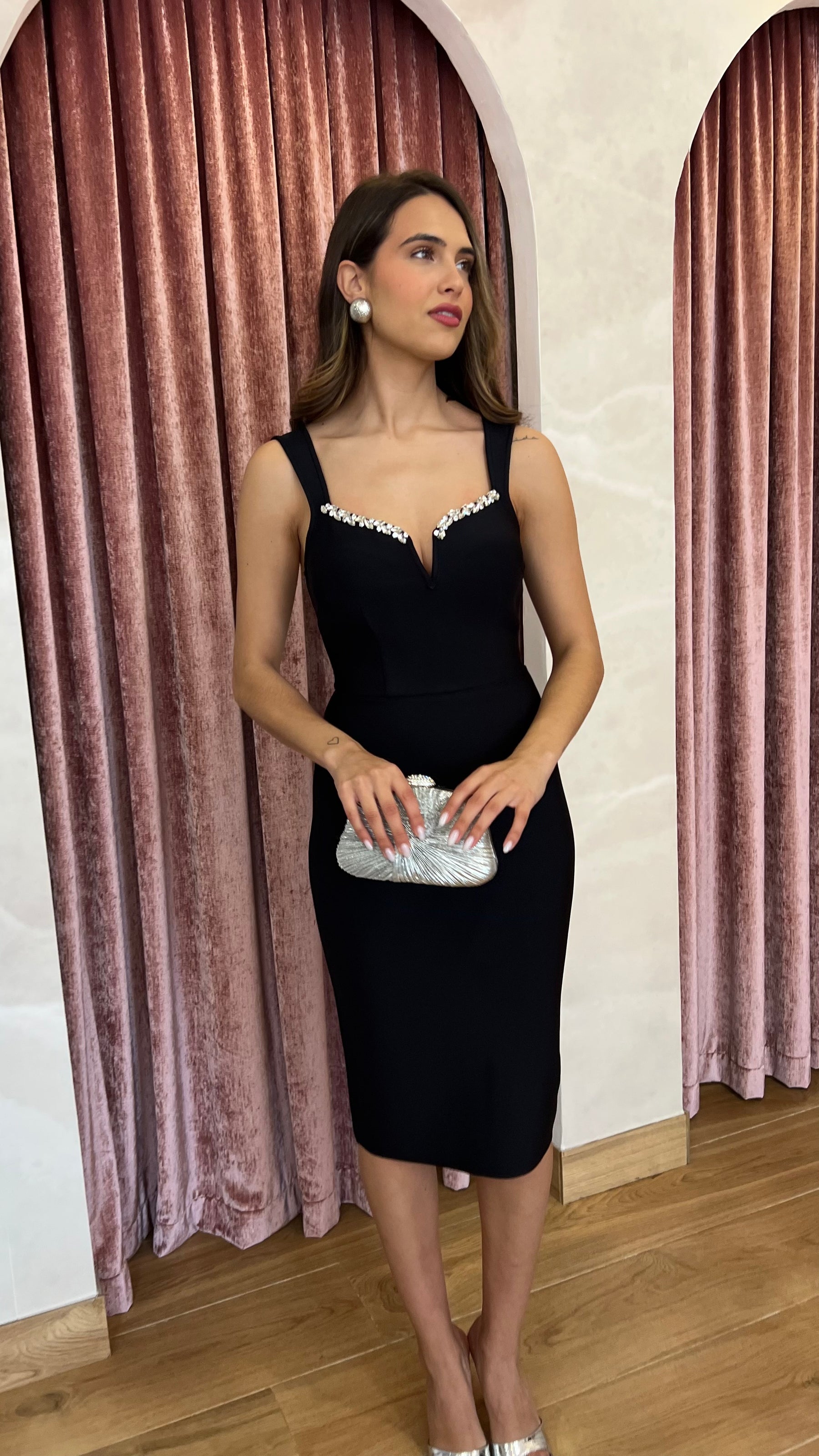 Vestido Bandage Negro Escote Joya