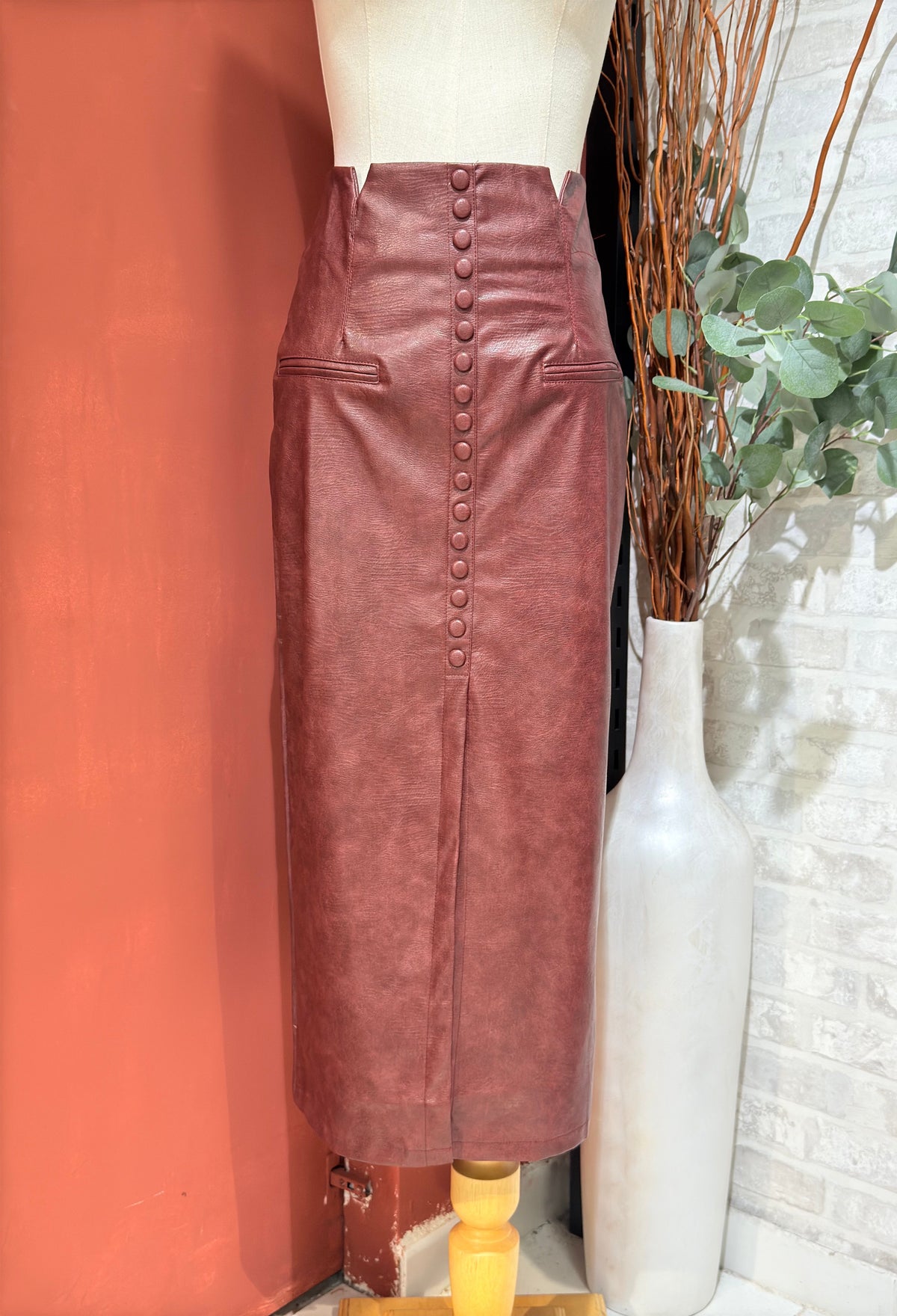 Falda Ecopiel Abotonada Burdeos Matiz Marrón