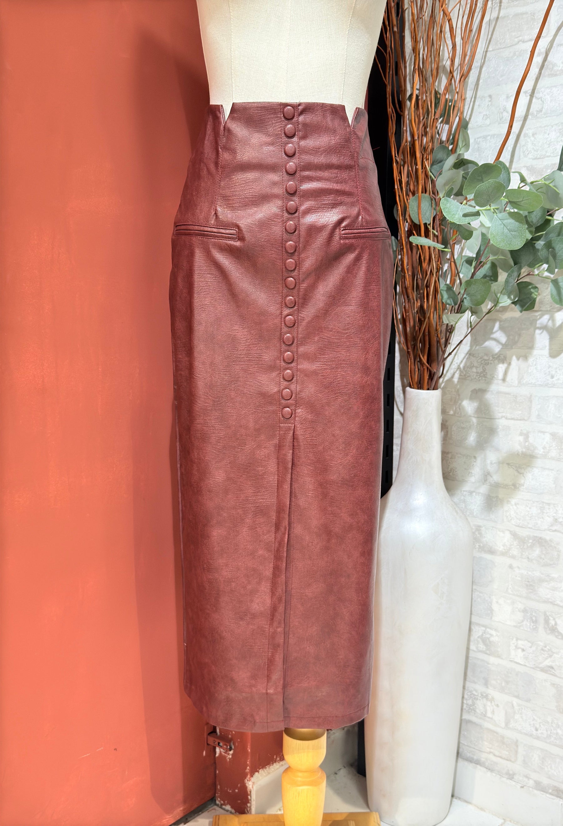 Falda Ecopiel Abotonada Burdeos Matiz Marrón