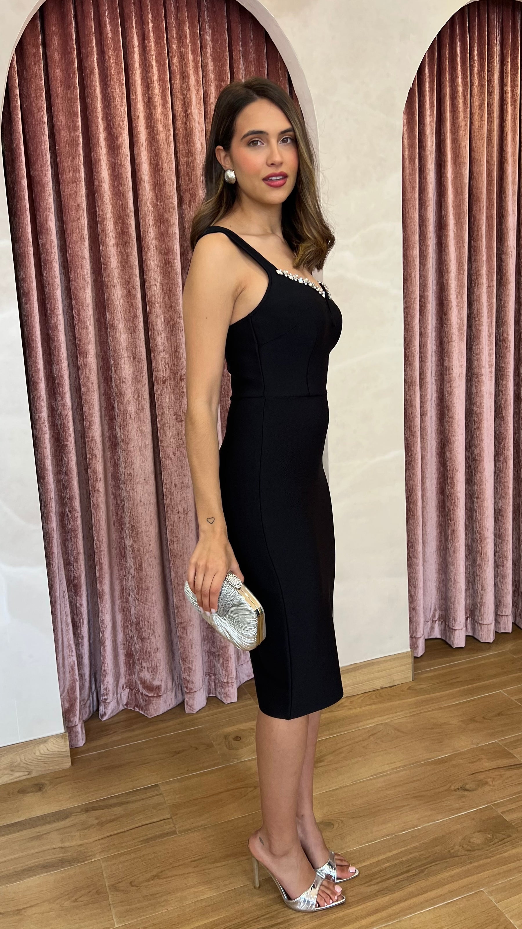 Vestido Bandage Negro Escote Joya